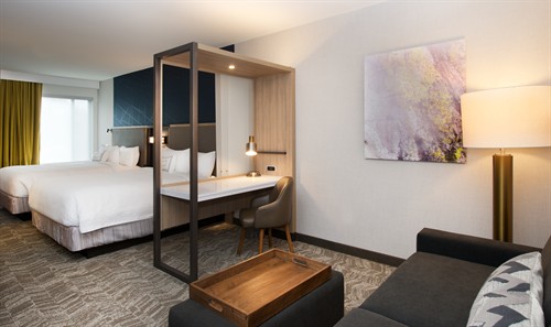 Gallery Image shsSEAXSgr-533235-Queen_Queen_Suite_-_Living_Area-High.jpg