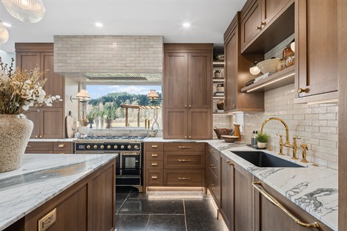 Gallery Image Issaquah_Kitchen_Remodel_%E2%80%93_Large_Island_Design.jpg