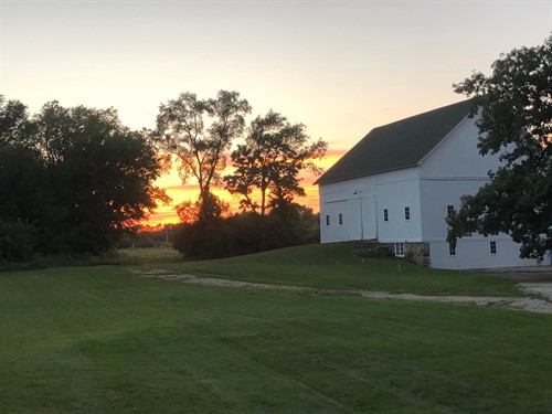 Gallery Image sunset_barn.jpg