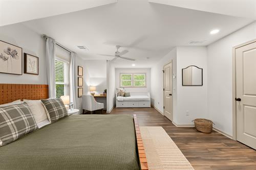 Aptly named "The Willow Retreat" for its look and feel, this 2nd level bedroom can fit up to 4 guests. It has a twin trundle that easily converts into two twin beds—ideal for families or groups needing extra sleeping space.