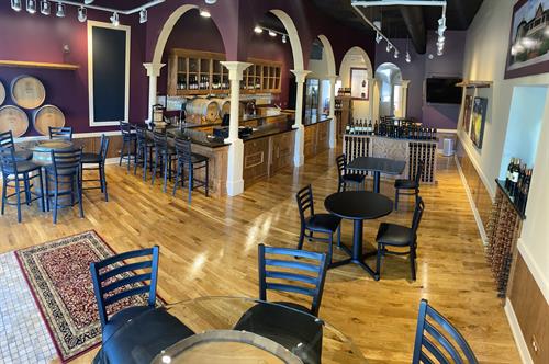 Welcome to the Tasting Room at Lynfred Winery Highland Park!  Wine experiences daily. 