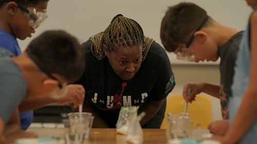 Rosalind Samules inspiring our 3rd Grade students to become scientists