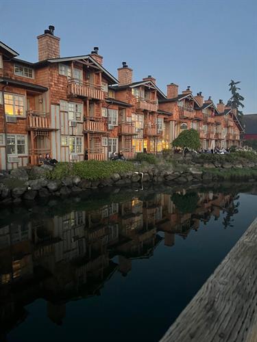 Many rooms have an balcony overlooking the water or town.