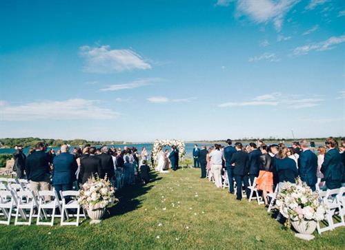 Gallery Image WI_Guest_Lawn_Ceremony.JPG