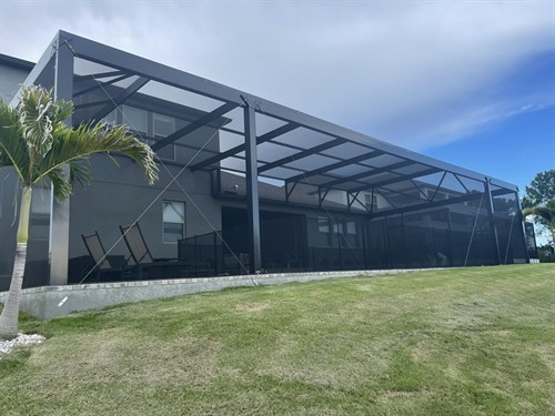 Gallery Image cage_with_picture_views.jpg