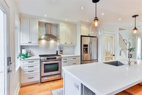 Gallery Image white_kitchen_2.jpg