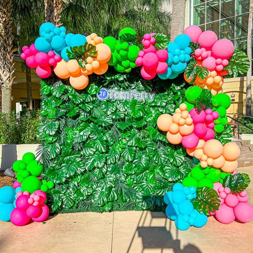 Tropical Backdrop w/ Balloon Garland at Gaylord Palms