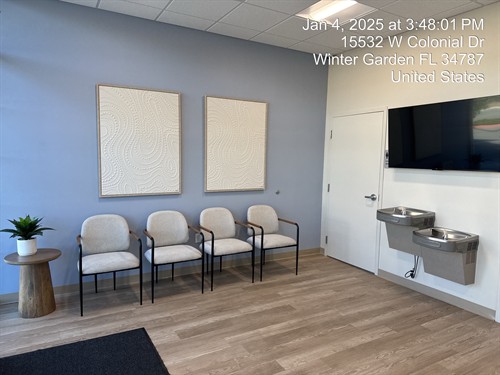 Gallery Image waiting_room.JPG