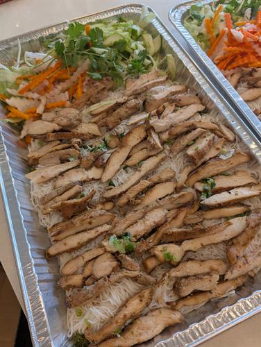 Lemon-grass chicken with vermicelli 