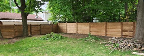 Fencing with horizontal boards 