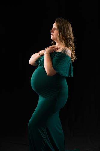 Maternity photography portrait in Edmonds photo studio
