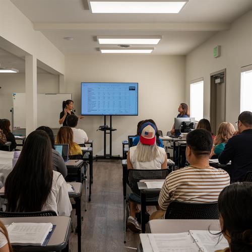 Gallery Image thenurseacademy-vn-orientation-ft-aug-2023-oct-2024.jpg