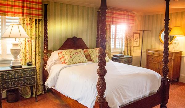 The Chardonnay Room - Queen Size Four Poster Bed with Private Bath