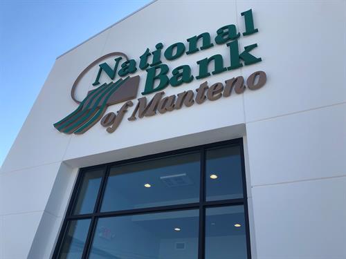 Gallery Image National_Bank_of_Manteno_Entrance.jpg