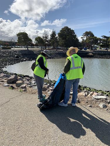AC Transit joins Leadership San Leandro Program Class of 2022 in Clean-up activities at the Marina.
