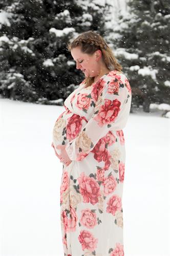 Pregnancy photos in the snow!  