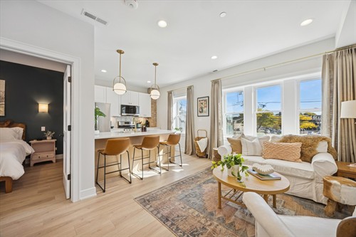 Short term apartment rentals nestled in the heart of historic La Grange, Illinois, The Treehaus Suites offers a boutique stay that blends modern style with small-town charm.