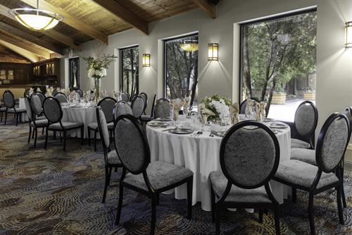 Over 25,000 square feet of newly updated flexible meeting and banquet space available from small intimate gatherings to large scale corporate and social events.