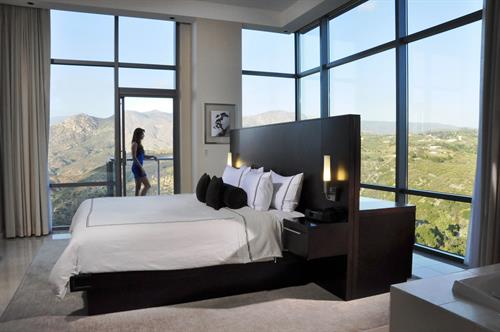 Valley View Casino & Hotel's luxury boutique hotel offers 12 Luxury Suites and 96 Deluxe Rooms, all with breathtaking views of the Palomar mountain range along with free internet, free valet service and a complimentary VIP breakfast.