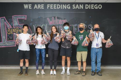 Volunteering at Feeding San Diego is fun and rewarding! We host 22 two-hour volunteer shifts every week. Join us! 