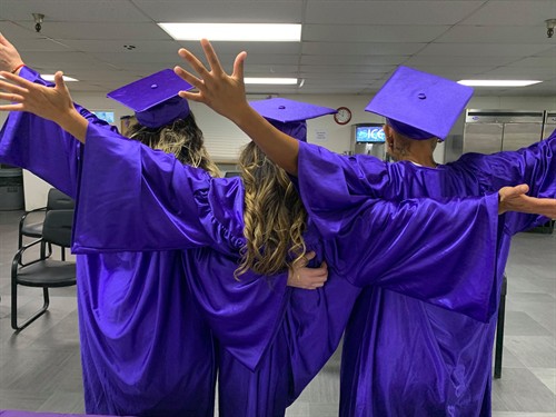 Gallery Image 2_Kiva_Grad.jpg