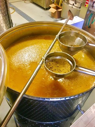 Making Golden Raspberry Wine Making Golden Raspberry Wine