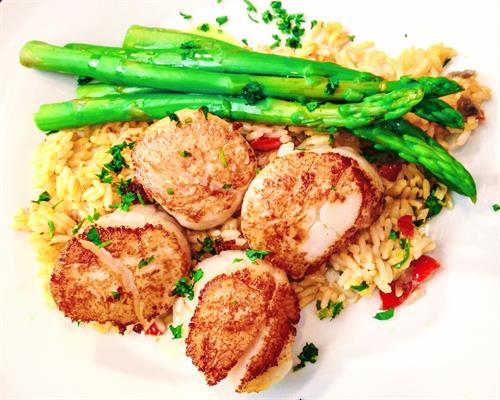 Pan Seared Jumbo Scallops, Smoked Paprika Rice & Grilled Asparagus