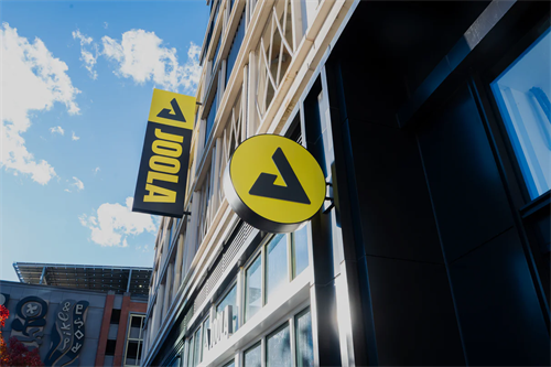 Gallery Image JOOLA_retail_store_wallpaper_0.5x.png