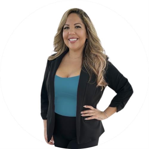 Damaris Vasquez - Senior Mortgage Loan Officer -  ¿Prefiere hablar en español? ¡Claro que sí! Damaris habla español con fluidez y estará encantada de atenderle en su idioma.