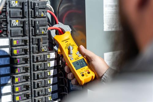 Gallery Image electrician_in_Tucson_checking_voltage_on_panel.jpg