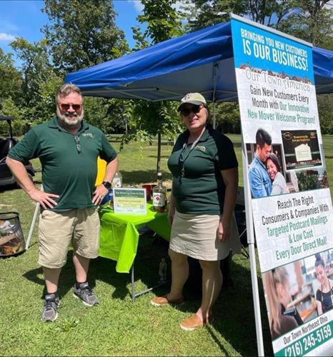 Our Town Northeast Ohio reps Jim & Carol Lee Iott handed out Kentucky Lemonade at Hole #6 at the 2022 CVCC Golf Outing.