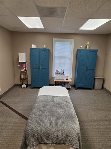 Massage Room with electric table