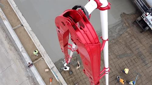Gallery Image Birds_eye_view_of_the_boom_concrete_pour_lazer_screed.jpg