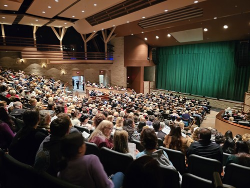 Another Full House About to See A Show!