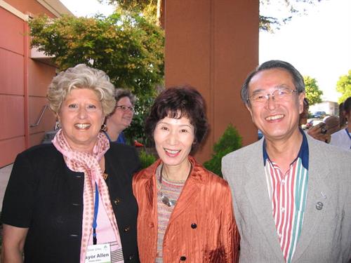 2004 Helen Allen with Mayor Kitakami