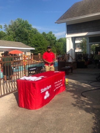 Gallery Image pool_party.jpg