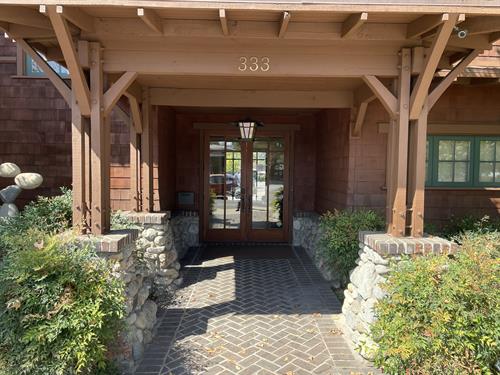 Gallery Image 333_front_door_sq_3961.JPEG