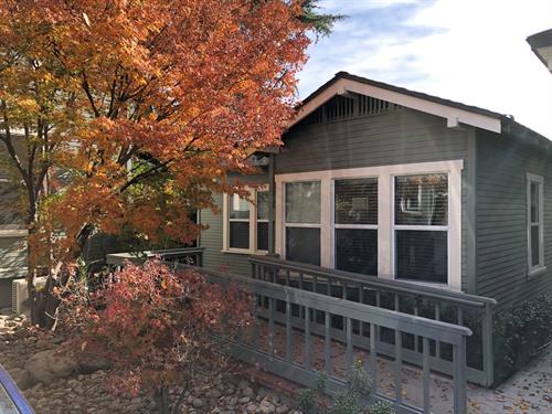 Gallery Image Cottage_in_Fall.jpg