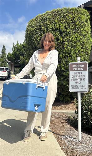 Deliverer getting the cold meals into her car