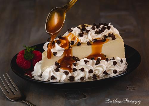 Vanilla cheesecake with fresh cream and chocolate chips