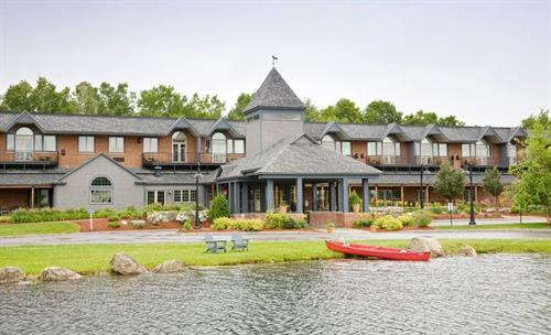 Gallery Image lake-opechee-inn-and-spa-laconia-exterior.jpg