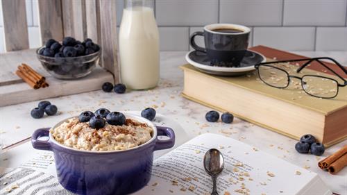 Oatmeal with fresh blueberries