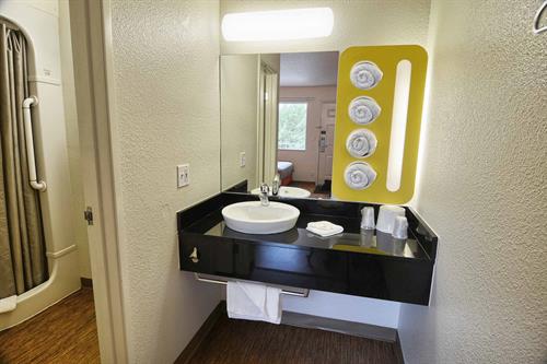 Gallery Image m6_Motel6X267_bathroom35.jpg