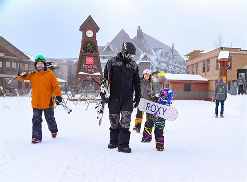 Gallery Image schweitzer-openingday-family-1-11252023-LR.jpg