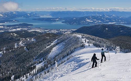 Gallery Image schweitzer-skiers-lakebackground-640x400.jpg