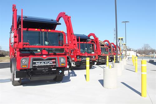 Gallery Image CNG_Dedication_trucks_lined_up_at_station.jpg
