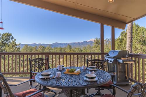Wine & Wilderness- Mountain Luxury for 8 Guests, Huge Covered Deck and Views!!!