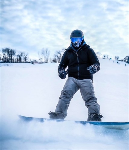 Gallery Image snowboard_dude.jpg