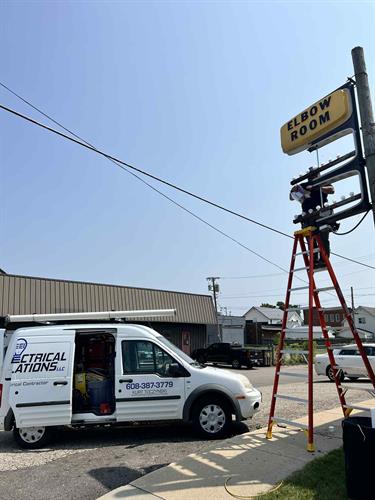 Gallery Image Elbow_Room_Pic.jpeg