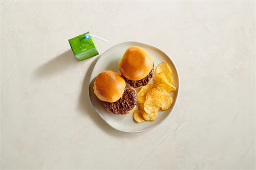 If it's here it's healthy! LifeCafe offers nothing but real, wholesome goodness, developed by chefs, approved by trainers A menu that changes seasonally, and plates piled with fresh, local produce whenever possible.